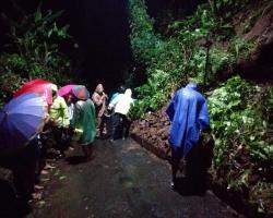 Hujan Deras Sebabkan Longsor di Desa L