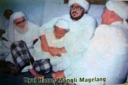 KISAH PERTEMUAN MBAH MANG LI DENGA