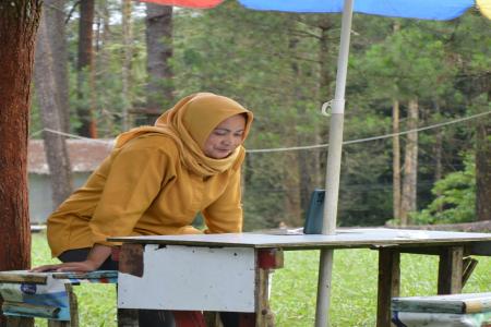 Mencari Setitik Cahaya Untuk Teman Hid