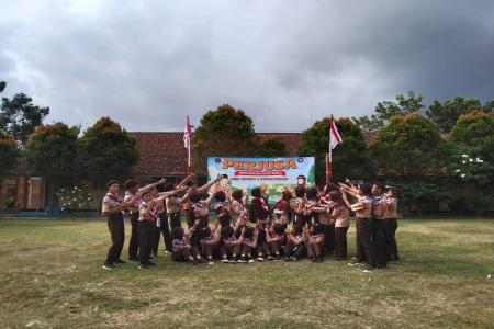 Pelantikan anggota gugus depan SMP Neg