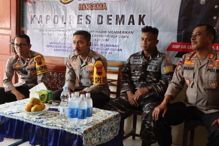 KAPOLRES DEMAK HIMBAU MASYARAKAT PESIS