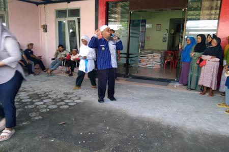 Penyaluran beras di desa Bojongsari berjalan tertib dan kondusif 