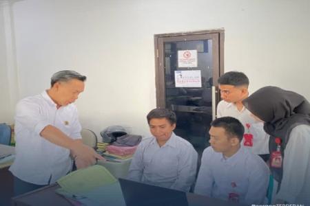 Kepala Kantor Pertanahan Kabupaten Ser