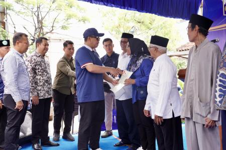 MENTERI ATR - BPN NUSRON SERAHKAN 