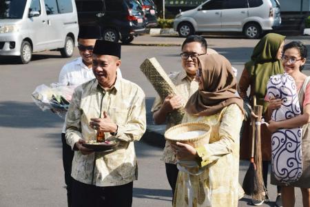 BOYONGAN DENGAN ADAT JAWA, SADEWO 