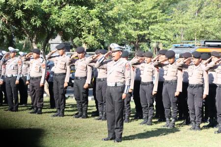 Polres Kendal Upacara Naik Pangkat Pengabdian Dua Anggota Polri Jalank