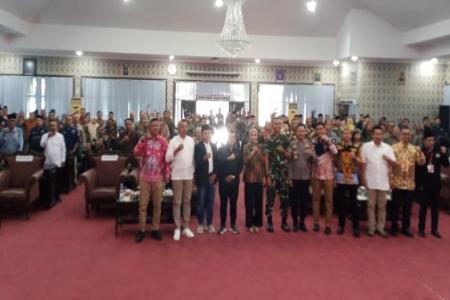 BUPATI KENDAL APRESIASI KERJA KERA