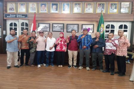 AUDIENSI DENGAN BUPATI KENDAL, WAR