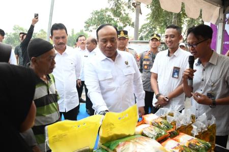 Polri Distribusikan 6 Ton Beras Mengge
