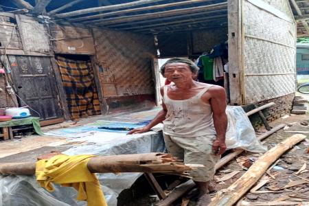 Rumah Sebagian telah  Roboh Bapak Jumr