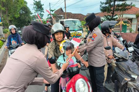 Aksi Simpatik Polisi Wanita Polresta B