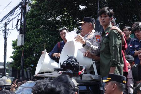 Kapolda Jatim Temui Massa Unras Alians