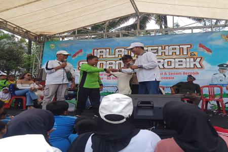 Jalan Sehat dan Aerobik dalam rangka m