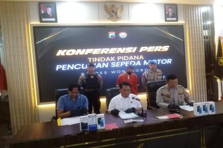 POLSEK LEKSONO TANGKAP PENCURI MOT