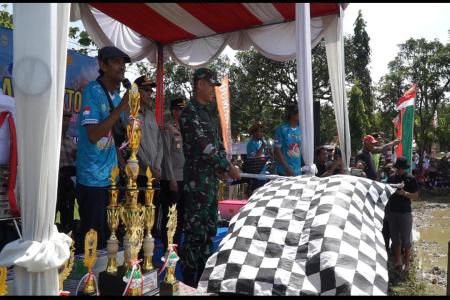 BALAP TRAKTOR PERDANA DI GELAR DI 