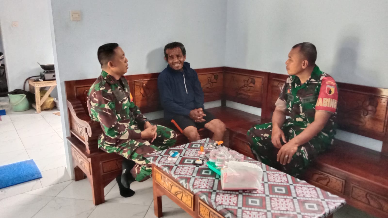 Membangun Budaya Peduli Terhadap Warga Yang Sakit Oleh Danramil 0808-19 Wates