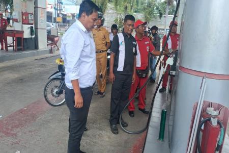 Polres Bondowoso Sidak SPBU Tindak Lanjuti Keluhan Masyarakat Terkait 